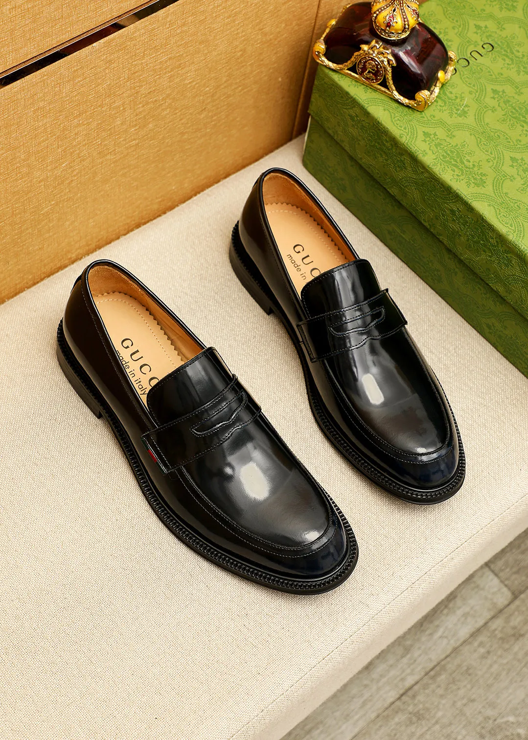 Men's shoes 💰520 💐 Product trademark: GUCCI "Gucci" casual leather shoes Regular size: 38-44 (45.46🉑️customized) Product materials: Selected imported first-layer open-edge beaded cowhide leather upper, imported water-dyed cowhide leather lining. Strong three-dimensional visual effect, original outsole Color: 4⃣️colors available
